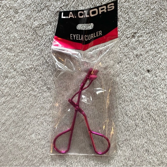 L.A. Colors Vibrant Pink Eyelash Curler - Picture 9 of 9